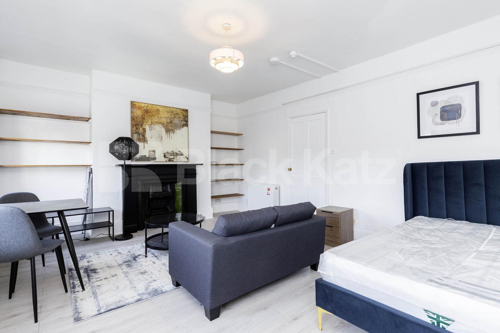 Recently refurbished spacious studio in an amazing loaction York Mews, Kentish Town